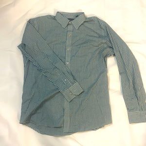 Long sleeve button down slim fit dress shirt